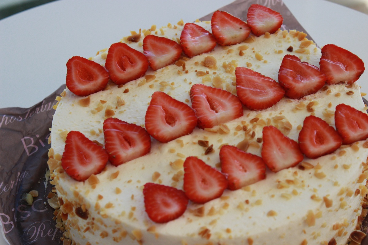 Fresa con almendra - Biscuit Repostería